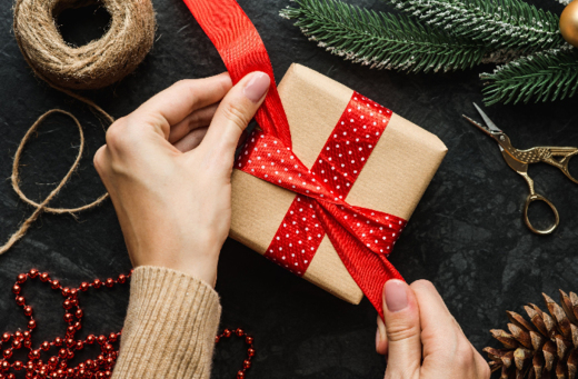 5 Simple but Heart Winning Gifts to Give On Christmas